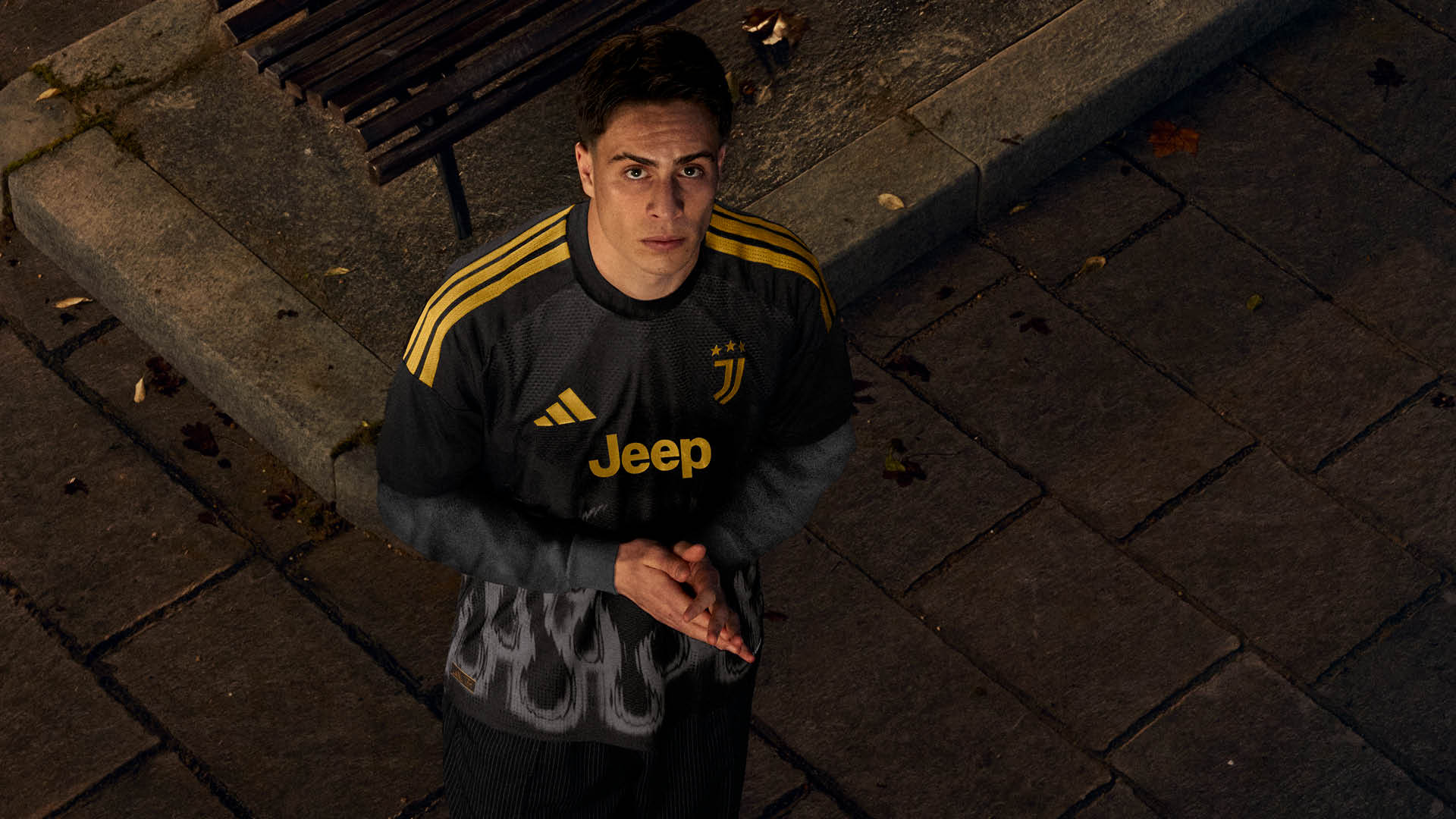 Giocatore Juventus con la terza maglia 2026 2027